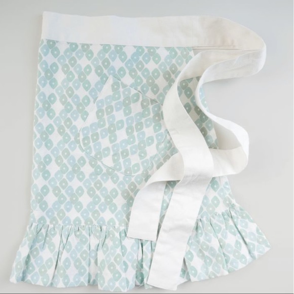 ✨Host Pick✨Sarah Richardson Design Jade Candy Lattice Apron - Picture 2 of 4